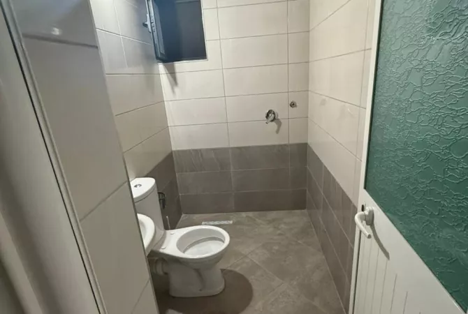 Shtepi me qera Apartament ne Tirane, 3+1, Mobilimi E mobiluar, Pagesa 400  Euro.
