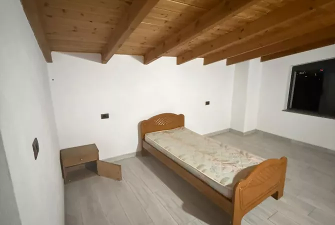 Shtepi me qera Apartament ne Tirane, 3+1, Mobilimi E mobiluar, Pagesa 400  Euro.