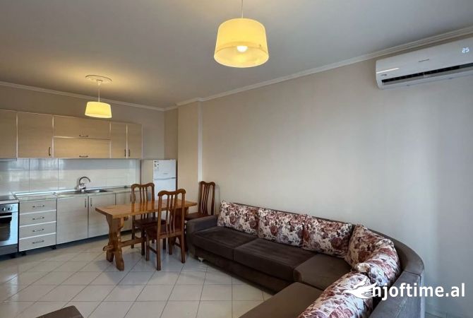 Shtepi me qera 2+1 ne Tirane - 45,000 Leke