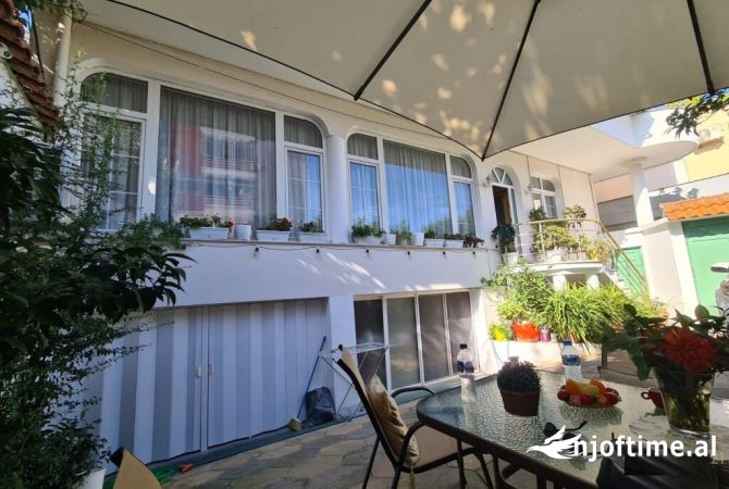 Shtepi me qera 3+1 ne Tirane - 2,500 Euro