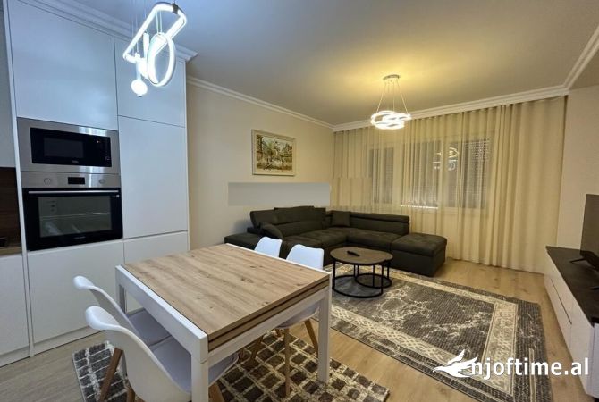Shtepi me qera 2+1 ne Tirane - 1,200 Euro