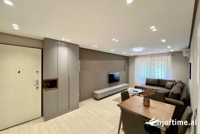 Shtepi me qera 2+1 ne Tirane - 1,000 Euro