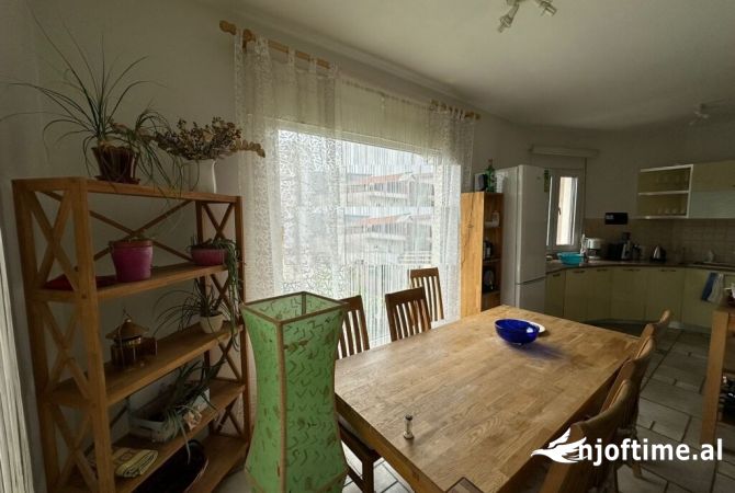 Shtepi me qera 2+1 ne Tirane - 2,000 Euro