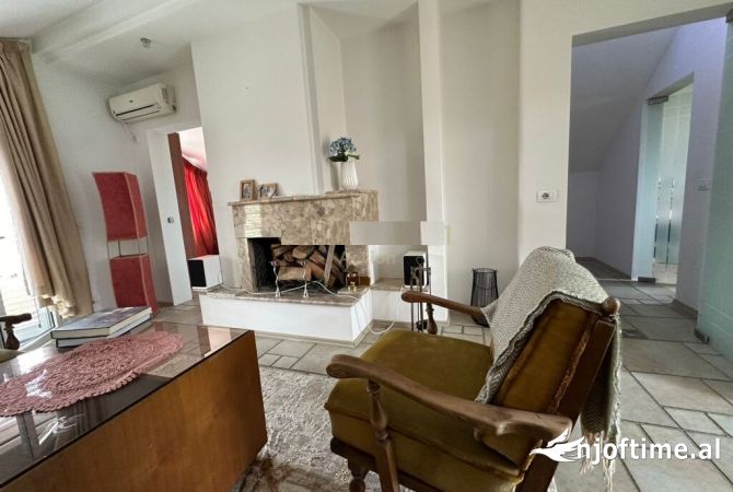 Shtepi me qera 2+1 ne Tirane - 2,000 Euro