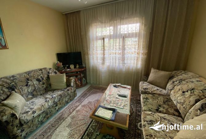 Shtepi me qera 2+1 ne Tirane - 400 Euro