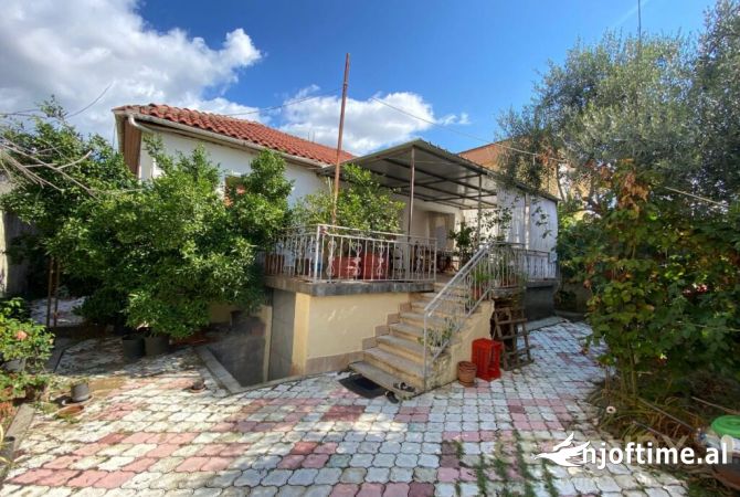 Shtepi me qera 2+1 ne Tirane - 400 Euro
