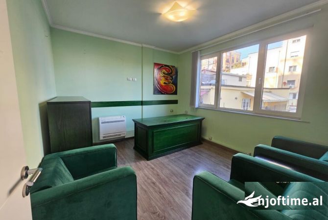 Ambient biznesi me qera 3+1 ne Tirane - 1,400 Euro