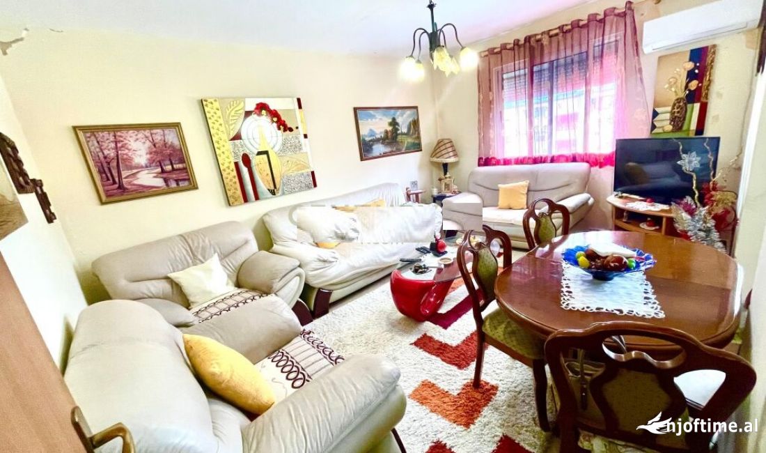 Shtepi ne shitje Apartament ne Tirane, 2+1, Mobilimi E mobiluar, Pagesa 78,000  Euro.