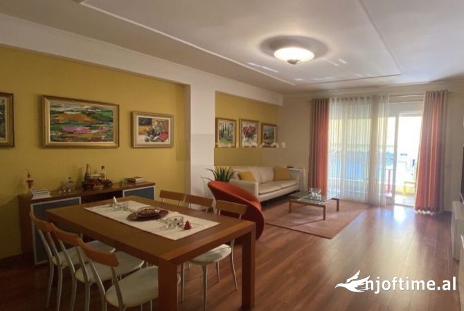 Shtepi me qera 2+1 ne Tirane - 1,200 Euro