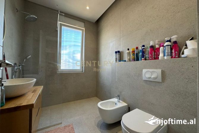 Shtepi me qera 2+1 ne Tirane - 1,200 Euro