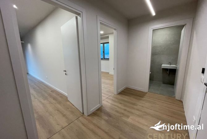 Ambient biznesi me qera 3+1 ne Tirane - 2,400 Euro