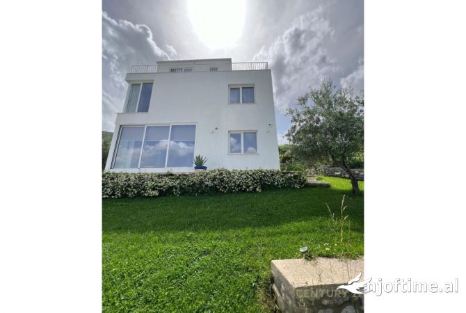 Shtepi me qera 4+1 ne Tirane - 2,000 Euro