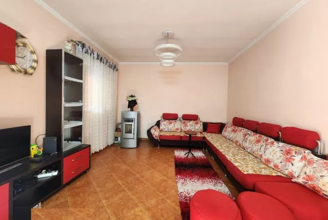 Shtepi me qera 2+1 ne Tirane - 450 Euro