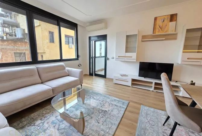 Shtepi me qera 2+1 ne Tirane - 1,150 Euro