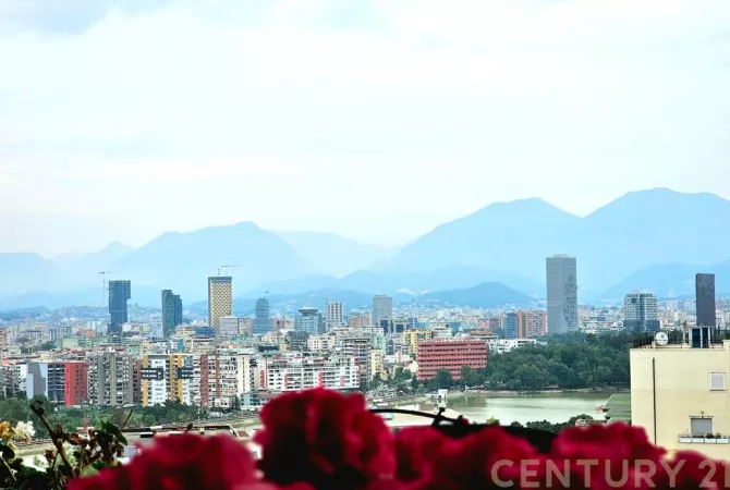 Shtepi ne shitje 4+1 ne Tirane - 365,000 Euro