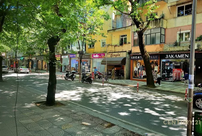 Ambient biznesi me qera 1+1 ne Tirane - 2,000 Euro