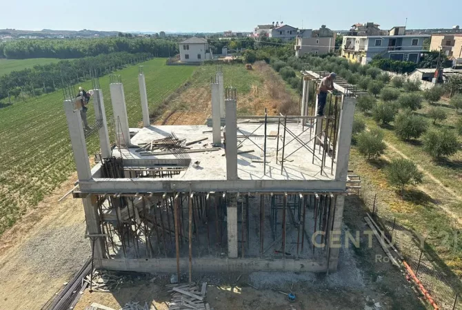 Shtepi ne shitje Vila Luksoze ne Kavaje, 3+1, Mobilimi Bosh, pa mobiluar, Pagesa 270,000  Euro.