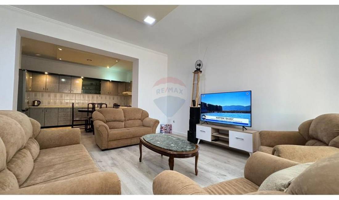 Shtepi me qera Apartament ne Tirane, 3+1, Mobilimi E mobiluar, Pagesa 600  Euro.