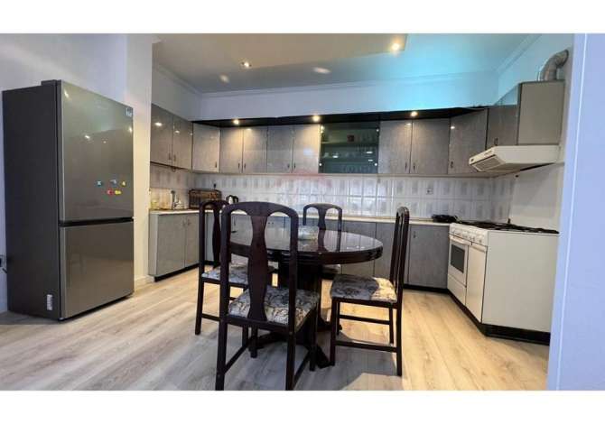 Shtepi me qera Apartament ne Tirane, 3+1, Mobilimi E mobiluar, Pagesa 600  Euro.