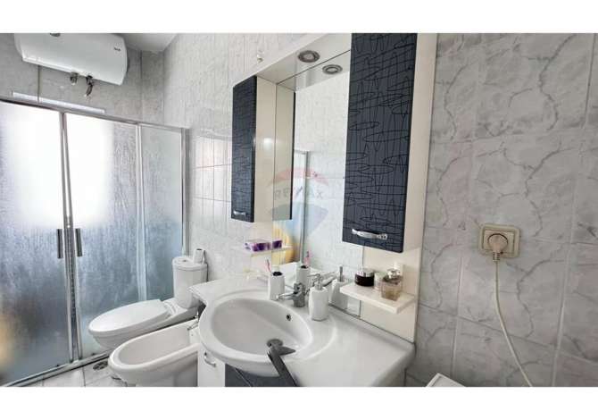 Shtepi me qera Apartament ne Tirane, 3+1, Mobilimi E mobiluar, Pagesa 600  Euro.