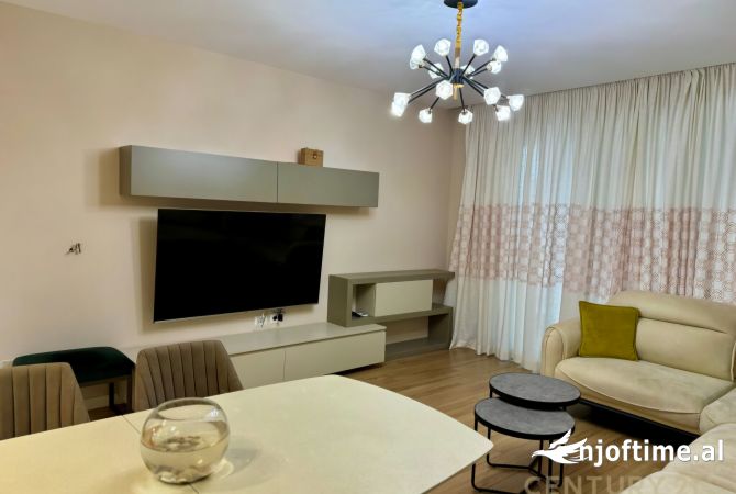 Shtepi me qera 2+1 ne Tirane - 1,300 Euro