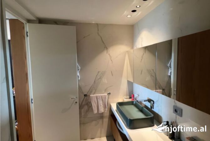 Shtepi ne shitje Apartament ne Tirane, 2+1, Mobilimi E mobiluar, Pagesa 660,000  Euro.