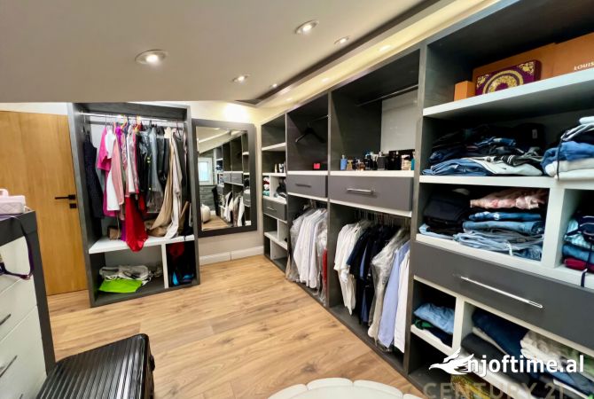 Shtepi ne shitje Duplex(shtepi me 2 kate) ne Tirane, 3+1, Mobilimi E mobiluar, Pagesa 500,000  Euro.