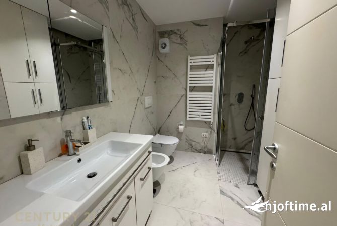 Shtepi me qera Apartament ne Tirane, 2+1, Mobilimi E mobiluar, Pagesa 900  Euro.