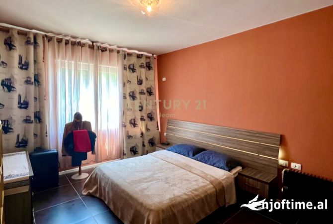 Shtepi ne shitje Apartament ne Tirane, 2+1, Mobilimi E mobiluar, Pagesa 180,000  Euro.