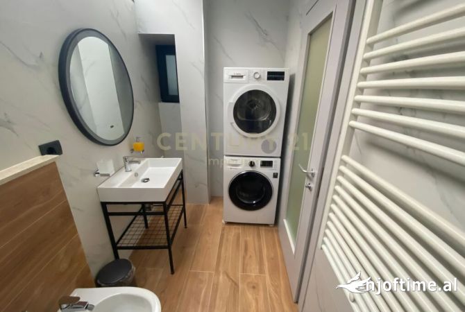 Shtepi ne shitje Vila Luksoze ne Tirane, 5+1, Mobilimi E mobiluar, Pagesa 550,000  Euro.