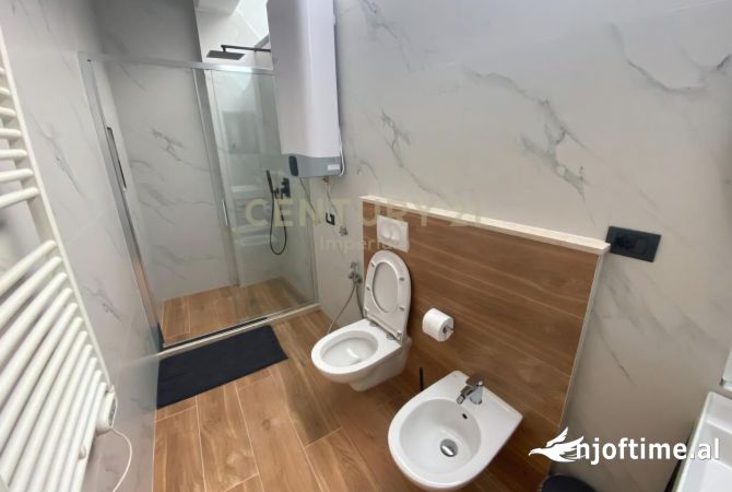 Shtepi ne shitje Vila Luksoze ne Tirane, 5+1, Mobilimi E mobiluar, Pagesa 550,000  Euro.