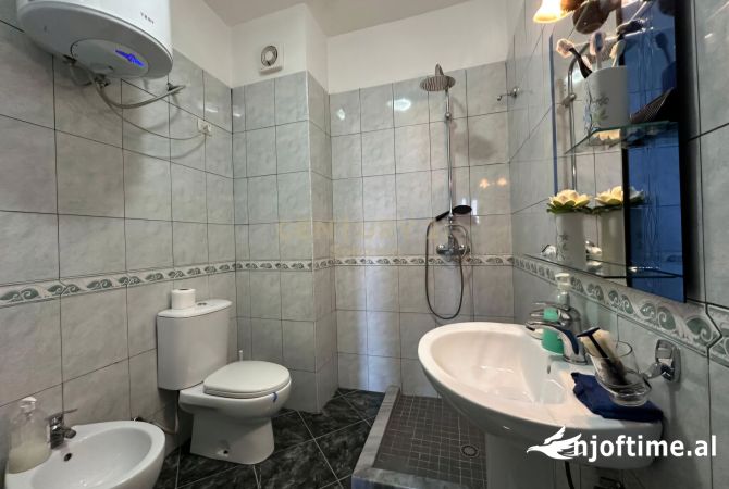 Shtepi ne shitje Apartament ne Tirane, 2+1, Mobilimi E mobiluar, Pagesa 122,000  Euro.