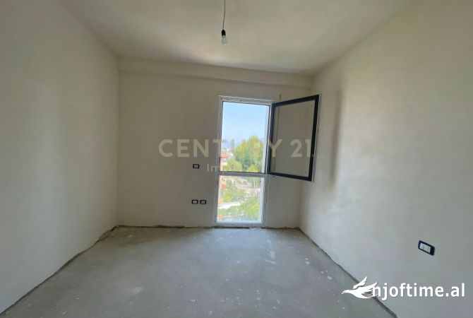 Shtepi ne shitje Apartament ne Tirane, 2+1, Mobilimi Bosh, pa mobiluar, Pagesa 153,000  Euro.