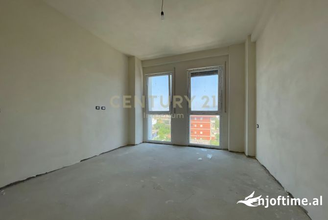Shtepi ne shitje Apartament ne Tirane, 2+1, Mobilimi Bosh, pa mobiluar, Pagesa 153,000  Euro.