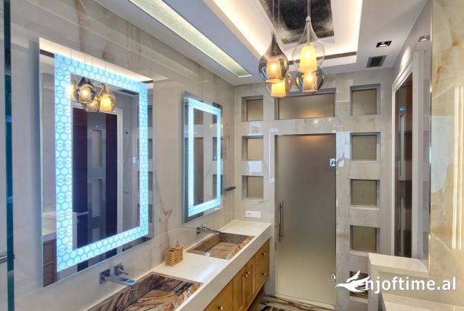 Shtepi ne shitje Penthose(kati i fundit panoramik) ne Tirane, 7+1, Mobilimi E mobiluar, Pagesa 1,605,000  Euro.