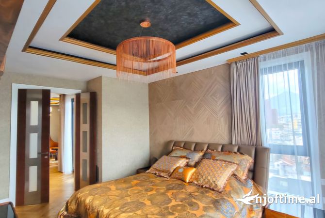 Shtepi ne shitje Penthose(kati i fundit panoramik) ne Tirane, 7+1, Mobilimi E mobiluar, Pagesa 1,605,000  Euro.