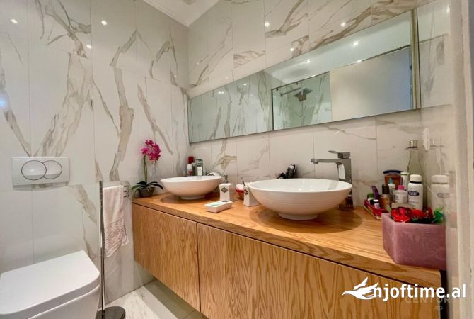 Shtepi ne shitje Apartament ne Tirane, 2+1, Mobilimi E mobiluar, Pagesa 229,000  Euro.