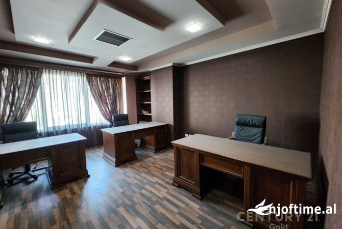 SHITET AMBIENT ZYRASH ME 2 POSTE PARKIMI TEK ZOGU I ZI