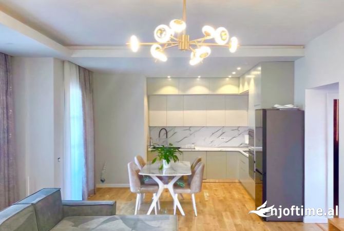 Shtepi ne shitje 6+1 ne Tirane - 670,000 Euro