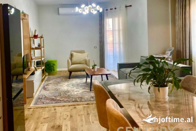 Shtepi ne shitje 6+1 ne Tirane - 670,000 Euro