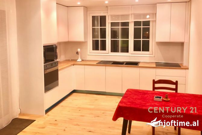 Shtepi ne shitje Vila Luksoze ne Tirane, 6+1, Mobilimi E mobiluar, Pagesa 670,000  Euro.