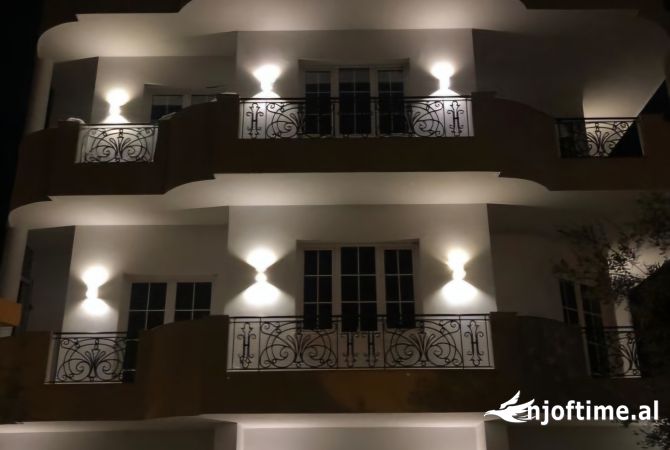 Shtepi ne shitje Vila Luksoze ne Tirane, 6+1, Mobilimi E mobiluar, Pagesa 670,000  Euro.