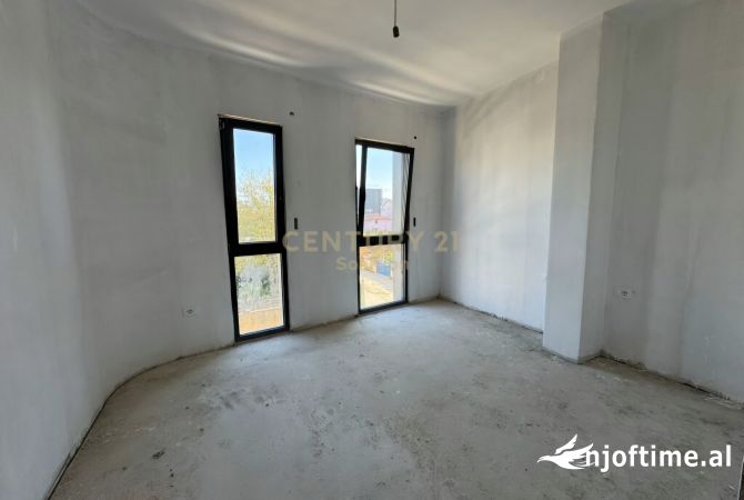 Shtepi ne shitje Apartament ne Tirane, 2+1, Mobilimi Bosh, pa mobiluar, Pagesa 158,000  Euro.