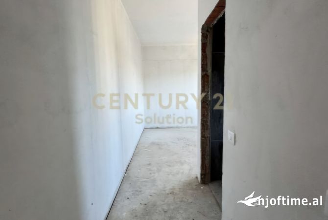 Shtepi ne shitje Apartament ne Tirane, 2+1, Mobilimi Bosh, pa mobiluar, Pagesa 158,000  Euro.