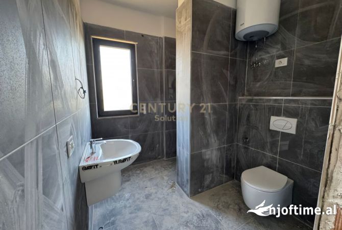 Shtepi ne shitje Apartament ne Tirane, 2+1, Mobilimi Bosh, pa mobiluar, Pagesa 158,000  Euro.
