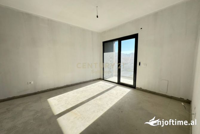 Shtepi ne shitje Apartament ne Tirane, 2+1, Mobilimi Bosh, pa mobiluar, Pagesa 152,000  Euro.