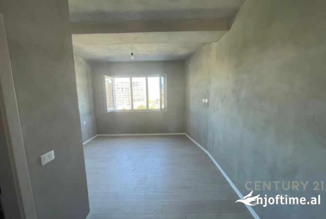 Shtepi ne shitje Apartament ne Tirane, 3+1, Mobilimi Bosh, pa mobiluar, Pagesa 220,000  Euro.