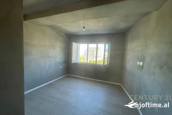 Shtepi ne shitje Apartament ne Tirane, 3+1, Mobilimi Bosh, pa mobiluar, Pagesa 220,000  Euro.