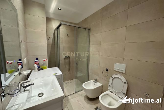 Shtepi me qera Apartament ne Tirane, 2+1, Mobilimi E mobiluar, Pagesa 900  Euro.