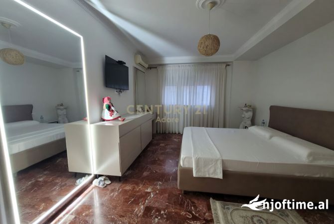 Shtepi ne shitje Apartament ne Tirane, 3+1, Mobilimi E mobiluar, Pagesa 260,000  Euro.